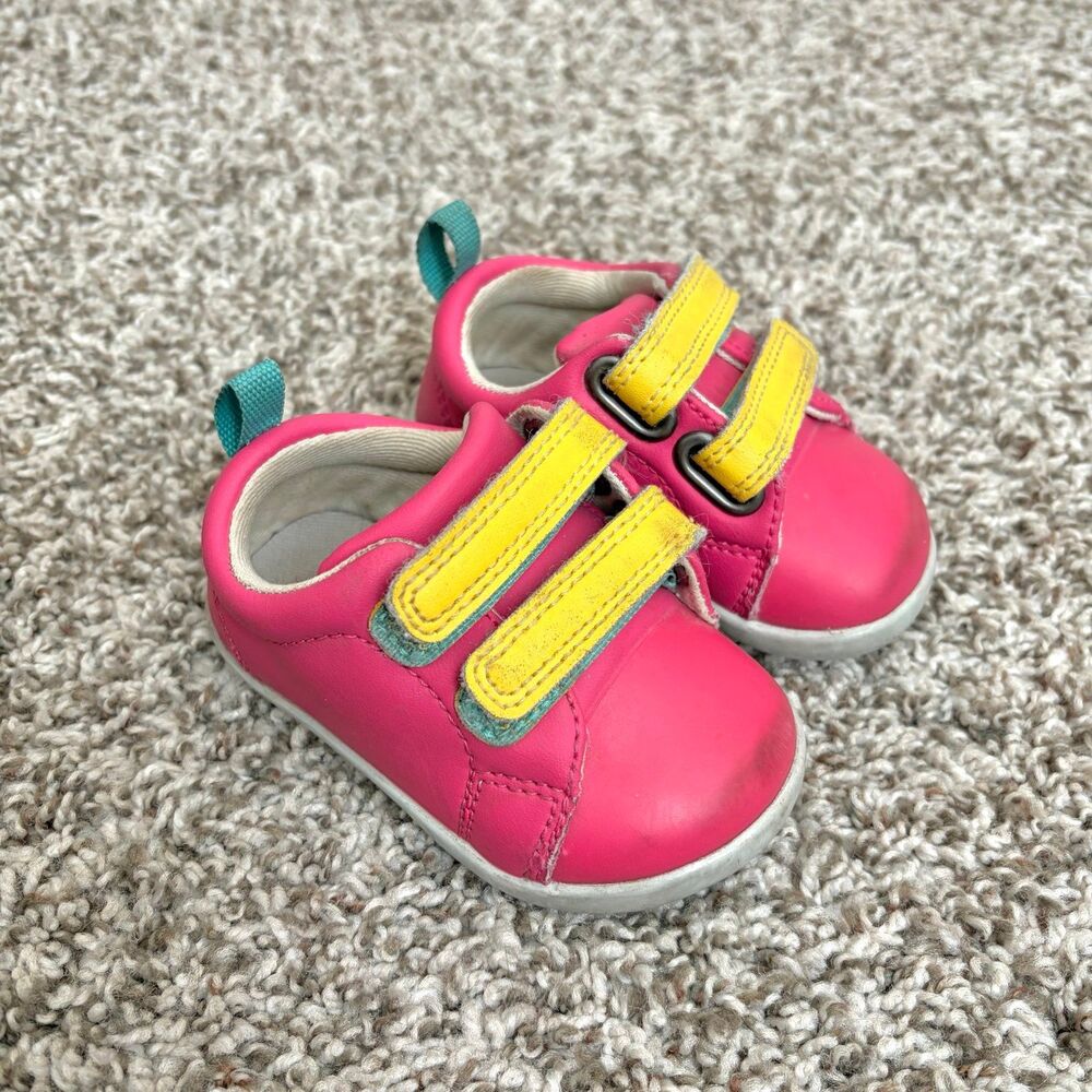 Size 4 / Baby Girl Ten Little Sneakers